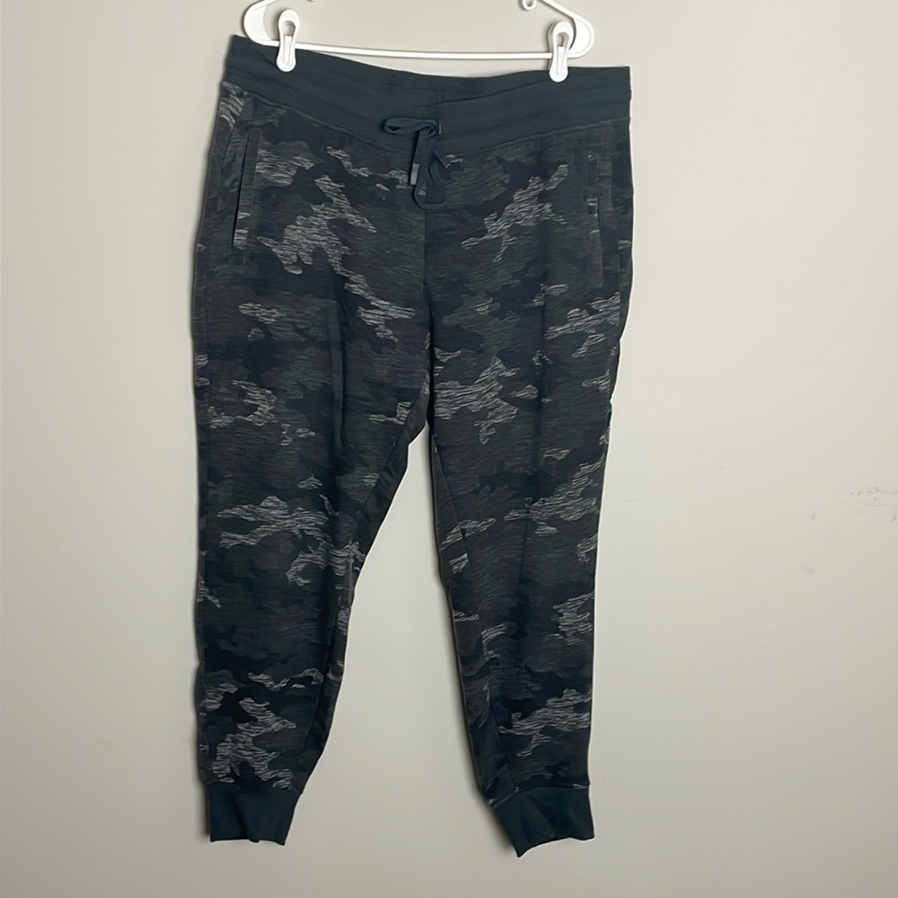 Athletic Works Black & Gray Camouflage Joggers- Front pockets- XXL (20)